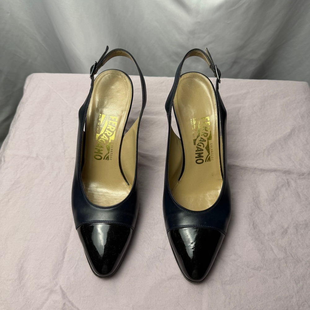 VTG Salvatore Ferragamo Delier 9B Navy Leather Patent Cap Toe Slingback